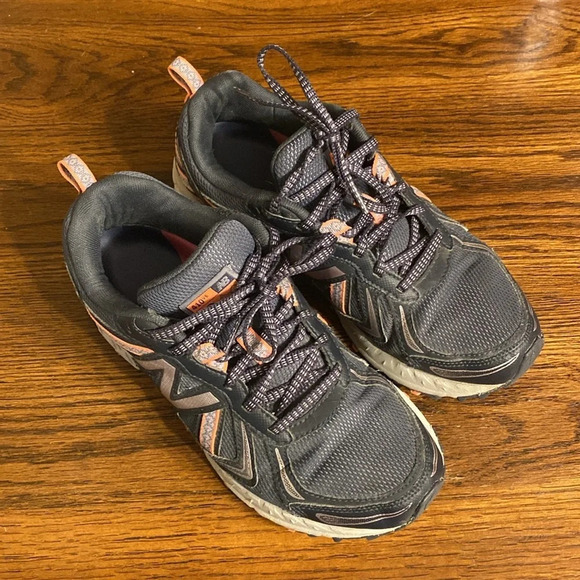 New Balance 410s V5 - Picture 2 of 9